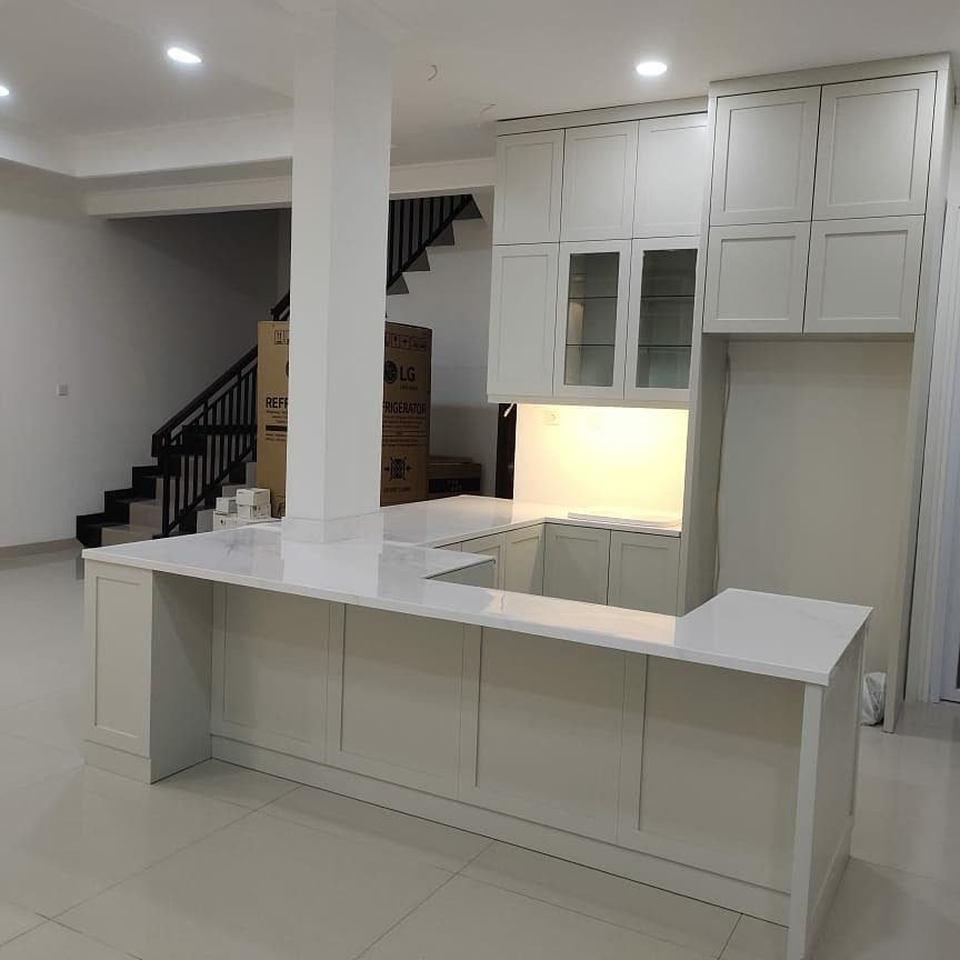 Kitchen set putih bentuk L
