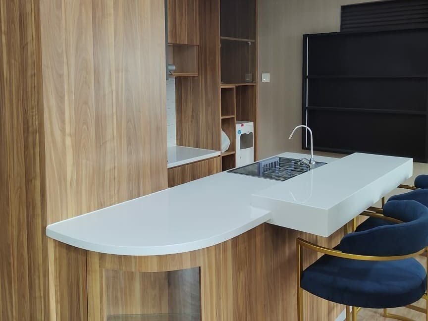 Meja solid surface